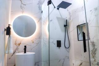 Lake Home: Relax and Unwind in Mission Hidden Gem - 6