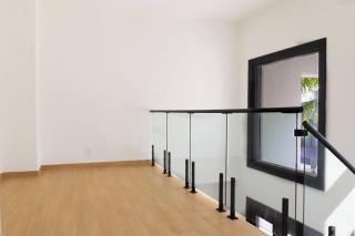 Lake Home: Relax and Unwind in Mission Hidden Gem - 2