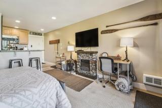 On-Site Skiing Truckee Studio with Balcony - Truckee - 3