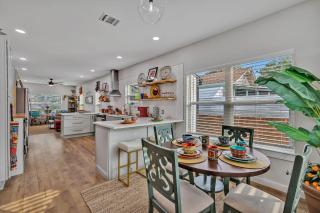 The Coco House/Lone Star Dist/Jacuzzi/Golf Cart - 5