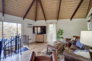 Beech Mountain Cabin with Hot Tub 1 Mi to Slopes! - Beech Mountain - 0