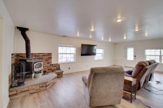Crescent City Home with Hot Tub Half-Block to Beach - Crescent City - 9
