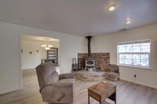 Crescent City Home with Hot Tub Half-Block to Beach - Crescent City - 6