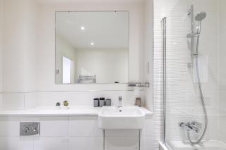 Contractors Gem, 2 bed, sleeps 6, bathroom & ensuite - Bedford - 1