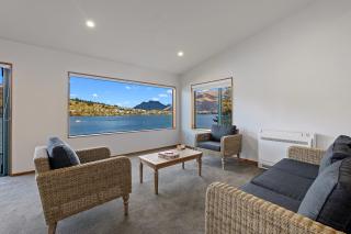 Huge Lakefront Delight (5-bedroom) - Queenstown - 7