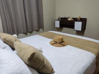 Casa com piscina á cinco minutos da praia com vaga para 3 carros - 1