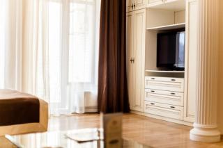 Corona Hotel & Apartments - Odesa - 1