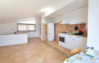 Cozy Apartment In Castelnuovo Di Porto - 5