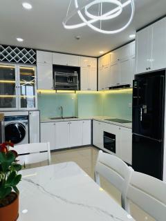 Căn hộ Sunrise City view 2 phòng ngủ, 76m2, Gym & hồ bơi free, lầu cao, view quận 1 - Ho Chi Minh - 9