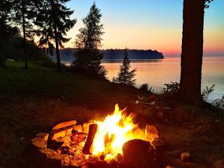 Pine Cottage Lakefront Hot Tub Fire Pit - Sodus - 7