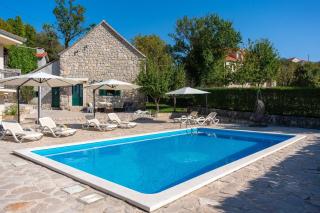 Hacienda Sylvia - secluded 4-bedroom villa with 45sqm heated pool - Studenci - 9