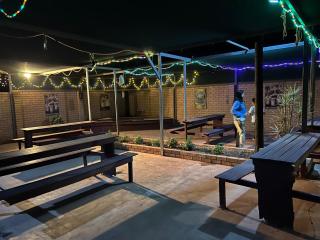 Main Reef Hotel - Boulder - 8