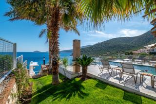 BEACHFRONT WHITE VILLA WİTH PRIVATE SWIMMING POOL - 6