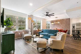 Gorgeous 4BR Luxury Condo Steps to French Quarter - New Orleans - 0