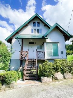一棟まるっと温泉別荘 天井高7m 50インチ映画見放題 屋根付BBQ 街まで車7分 湯布院30分 アニメ聖地10分 - - 0