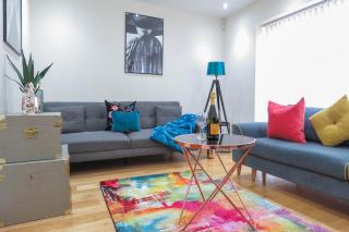 Tudors eSuites Four Bedroom House - Birmingham - 2