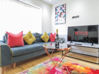 Tudors eSuites Four Bedroom House - Birmingham - 8