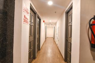 FabHotel Sayeeda International - 600m from Park Circus 7 Point - 1