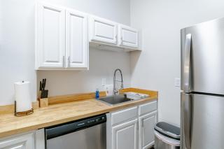 Newly Renovated Downtown Apartment in the Historic District, Quiet Street! - Mobile - 1