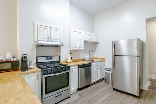 Newly Renovated Downtown Apartment in the Historic District, Quiet Street! - Mobile - 8