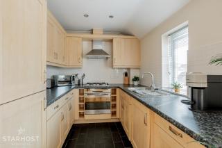 StarHost Residences - Smart 2 Bedroom Apartment in Newbury - Newbury - 2