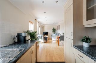 StarHost Residences - Smart 2 Bedroom Apartment in Newbury - Newbury - 5