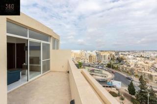 Central & Spacious Penthouse w/ 1BR + City View by 360 Estates - Msida - 3