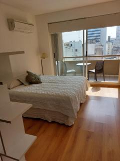 Amplio departamento, piso alto, luminoso ! - Buenos Aires - 4