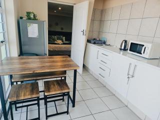 Sea Breeze Manor - Green Unit - East London - 2