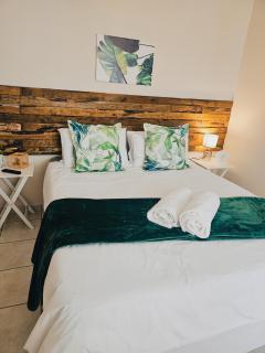 Sea Breeze Manor - Green Unit - East London - 0