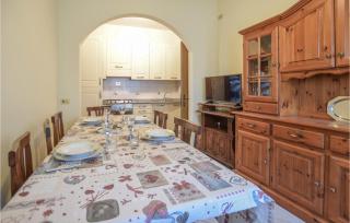 2 Bedroom Nice Home In Viareggio - Viareggio - 9