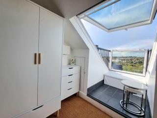 West Hill Retreat Seaview Balcony Chic Loft Studio & Free Parking - Hastings - 7