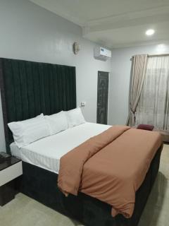 OD-V!CK'S CLASSIC, Wuse 2 extension, upscale Jahi district WiFi,24hr power,security, dstv - Abuja - 2