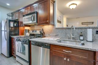 Modern Vernon Township Condo Near Ski and Water Park - 1