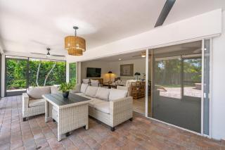 Serene Pool & Spa Home near Beaches & Downtown - Fort Myers - 7