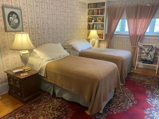 Bernard Gray Hall Bed and Breakfast - 9