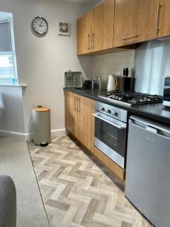 Compact Modern Apartment Single Person or Couple Only - Bangor - 6