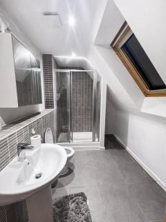 Private Rooms at Oxley Comfy House - Milton Keynes - Near M1 J14 - Broughton - 4