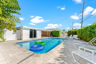 Wonderful 3br Steps To The Beach Wheated Pool - 0