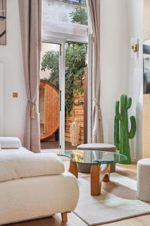 Suite luxueuse avec jardin privé Sauna et Jacuzzi - París - 9