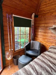 Romantic Swiss Cabin Hideaway & Hot Tub Spa Pool - 3