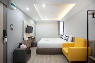 The Riski Hotel at Bangphlat Station SHA - Bangkok - 7