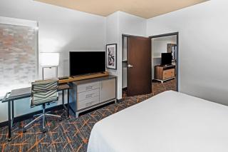 Holiday Inn Hotel & Suites Tulsa South by IHG - Tulsa - 2