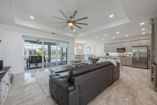 BRAND NEW - Pool overlooking canal, Outdoor Grilling station - Villa Hummingbird House - Roelens - Cape Coral - 5