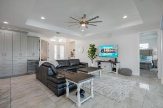 BRAND NEW - Pool overlooking canal, Outdoor Grilling station - Villa Hummingbird House - Roelens - Cape Coral - 4