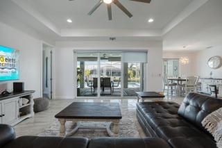 BRAND NEW - Pool overlooking canal, Outdoor Grilling station - Villa Hummingbird House - Roelens - Cape Coral - 1