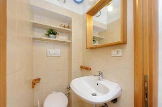 Piccola Piazza Della Libertà - Rom - 8