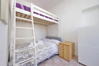 Piccola Piazza Della Libertà - Rom - 5