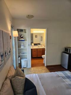 Pebbly Beach Suite in Snug Cove - 4