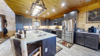 Lazy Bear Lodge cabin - 4